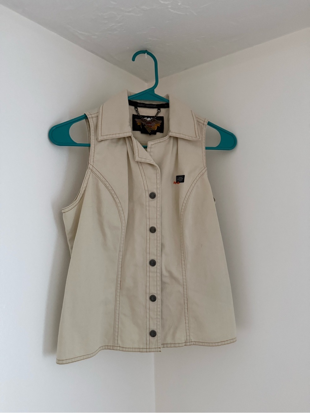 Harley-Davidson Cream Sleeveless Button-Front Utility Top